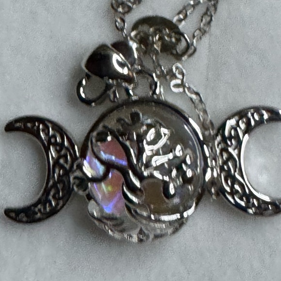 New Silver Crescent Moon Pendant Necklace
